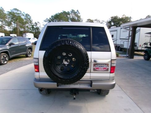 Used 2001 Isuzu Trooper S image 6