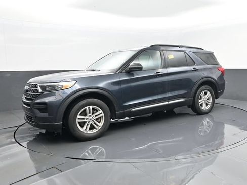 Used 2024 Ford Explorer XLT AWD/4WD image 1