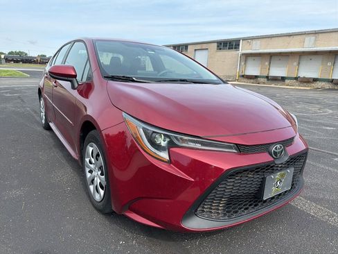 Used 2022 Toyota Corolla LE w/ Carpet Mat Package (TMS) FWD image 3