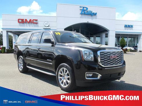 Used 2019 GMC Yukon XL Denali image 1