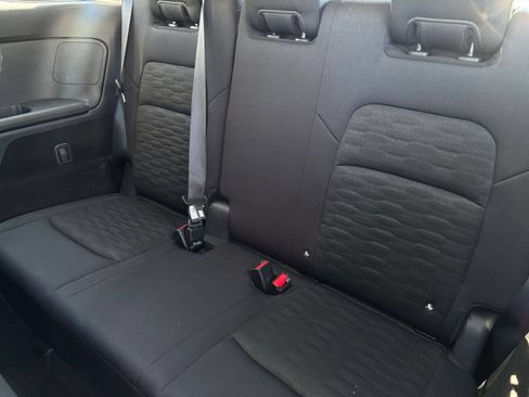 Used 2025 Nissan Pathfinder SV FWD image 31