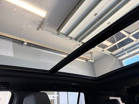 Used 2026 GMC Yukon Denali w/ Sun & Power Step Package AWD/4WD image 2
