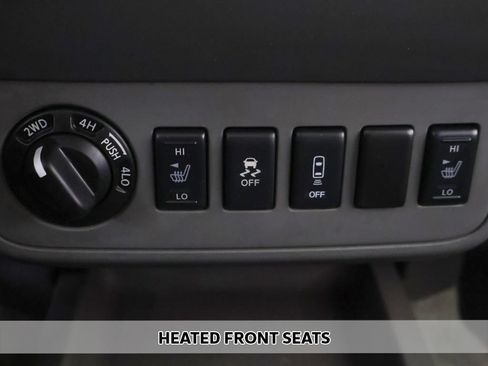 Used 2014 Nissan Frontier SL w/ SL Moonroof Package AWD/4WD image 6