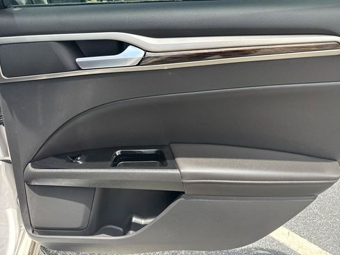 Used 2014 Ford Fusion SE w/ Equipment Group 202A FWD image 19