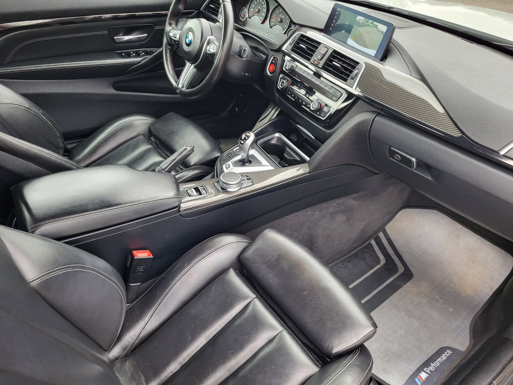 Used 2020 BMW M4 Convertible RWD image 18