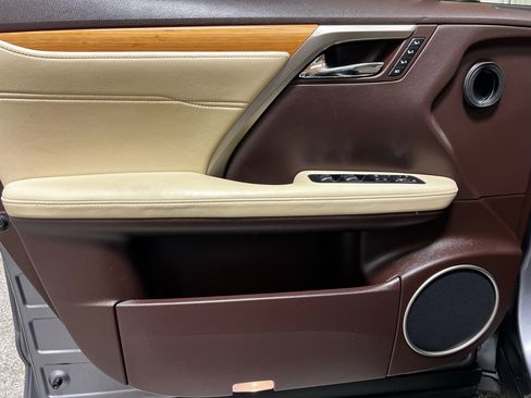 Used 2019 Lexus RX 350L Luxury image 11