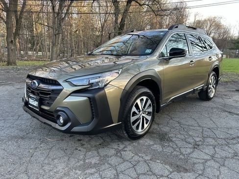 Certified 2025 Subaru Outback Premium AWD/4WD image 4