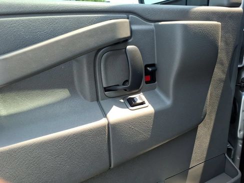 Used 2018 Chevrolet Express 3500 LT w/ LT Preferred Equipment Group RWD image 4