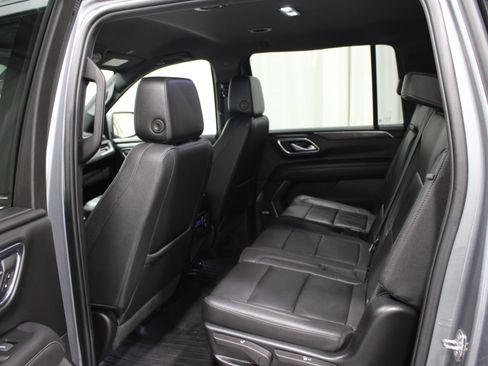 Used 2022 Chevrolet Suburban Z71 w/ Luxury Package AWD/4WD image 19