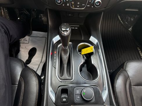 Used 2018 Chevrolet Traverse Premier w/ Driver Confidence II Package FWD image 26