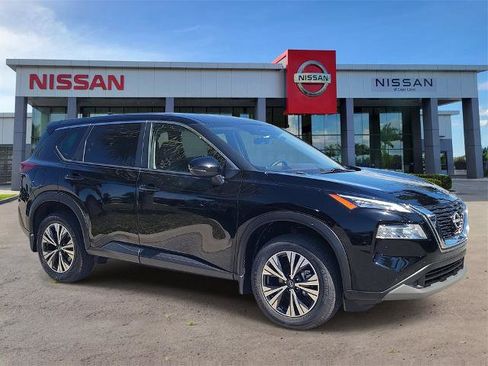 Certified 2022 Nissan Rogue SV image 2