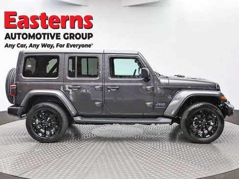 Used 2025 Jeep Wrangler Unlimited Sahara AWD/4WD image 4