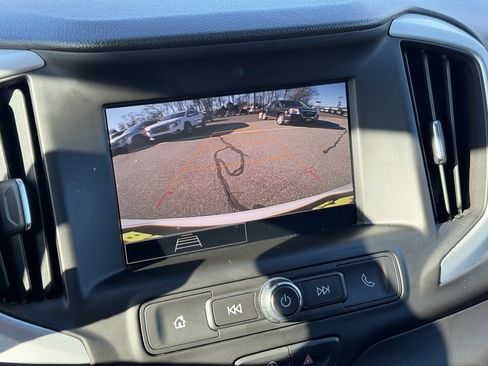 Used 2024 GMC Terrain SLE image 15