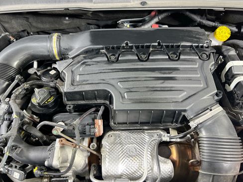 Used 2022 Jeep Renegade Latitude AWD/4WD image 28