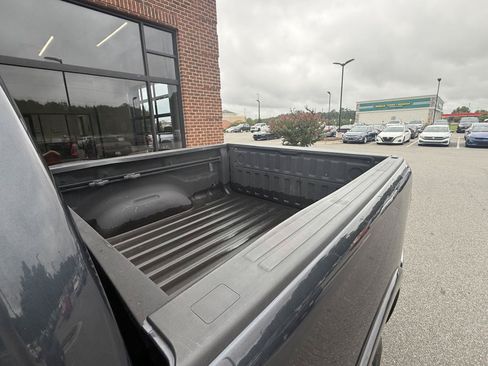 Used 2019 RAM 1500 Laramie AWD/4WD image 12