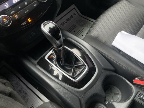 Used 2019 Nissan Rogue SV AWD/4WD image 14