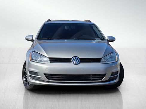 Used 2017 Volkswagen Golf S image 2