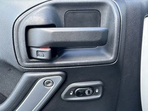 Used 2015 Jeep Wrangler Unlimited Sahara w/ Connectivity Group image 11