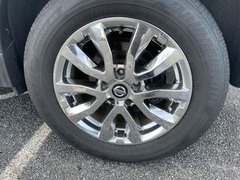 Used 2020 Nissan Rogue SV image 9