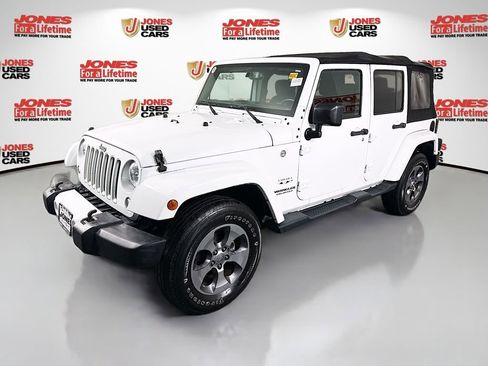 Used 2016 Jeep Wrangler Unlimited Sahara image 10