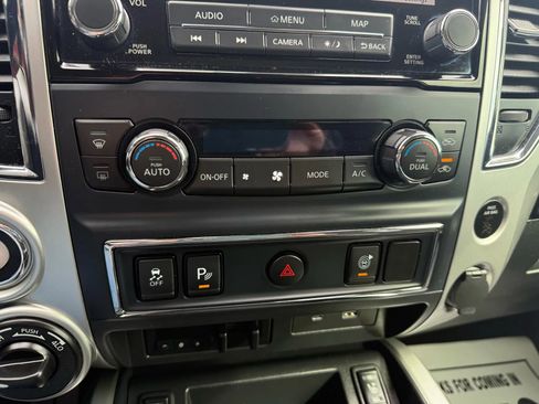 Used 2021 Nissan Titan SV w/ SV Convenience Package image 12