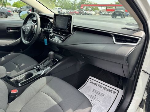 Used 2021 Toyota Corolla LE FWD image 17