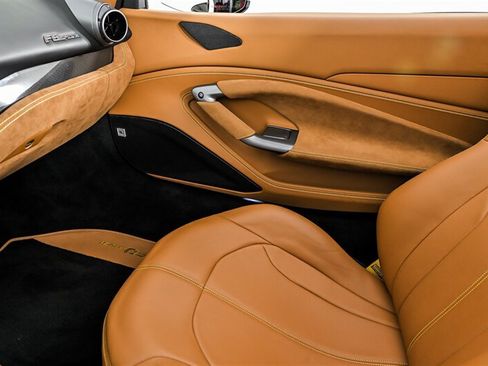 Used 2022 Ferrari F8 Tributo RWD image 38