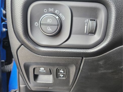 Used 2022 RAM 1500 Big Horn AWD/4WD image 22
