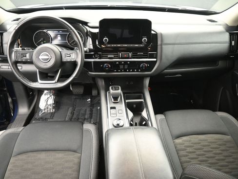 Used 2025 Nissan Pathfinder SV AWD/4WD image 16