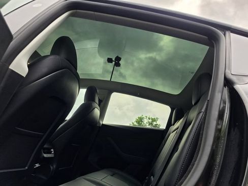 Used 2025 Tesla Model Y Long Range AWD/4WD image 31