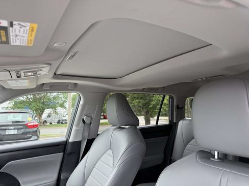 Used 2023 Toyota Highlander XLE AWD/4WD image 13