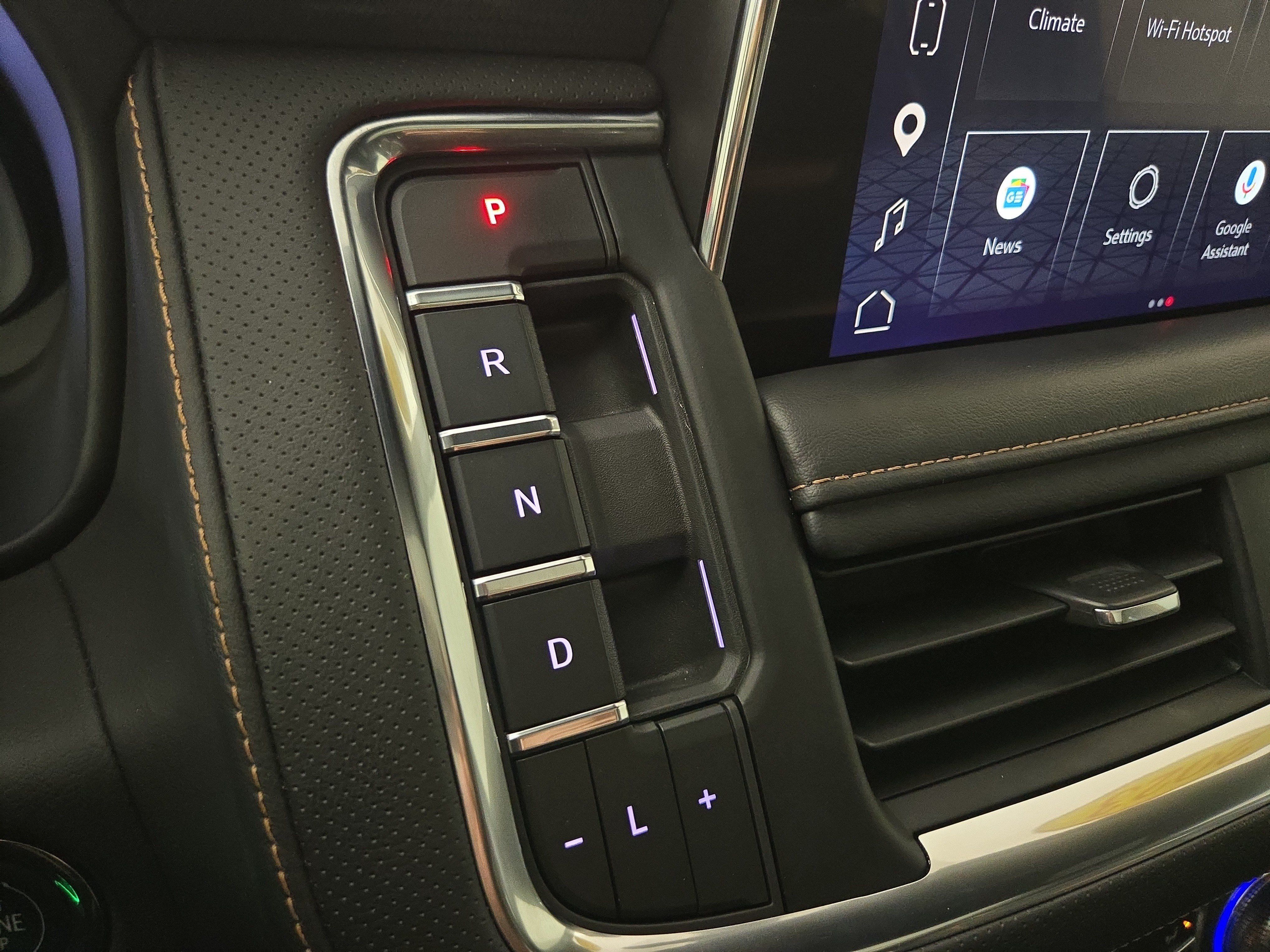 Certified 2023 GMC Yukon AT4 w/ AT4 Premium Plus Package AWD/4WD image 25