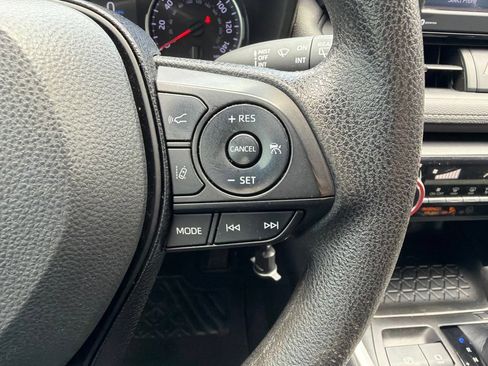 Used 2021 Toyota RAV4 LE AWD/4WD image 25