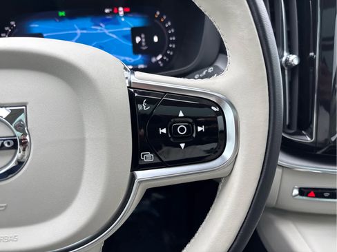 Used 2024 Volvo XC60 B5 Core w/ Climate Package image 16