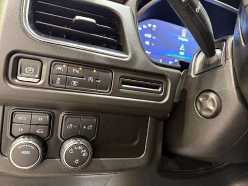 Used 2023 Chevrolet Suburban LT w/ Luxury Package image 38