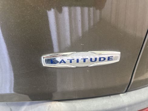 Used 2015 Jeep Cherokee Latitude w/ Trailer Tow Group FWD image 14