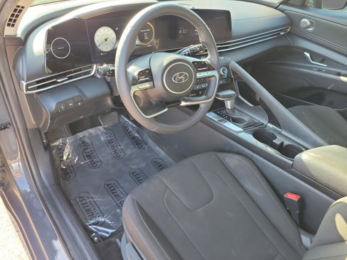 Used 2023 Hyundai Elantra SEL w/ Convenience Package image 17