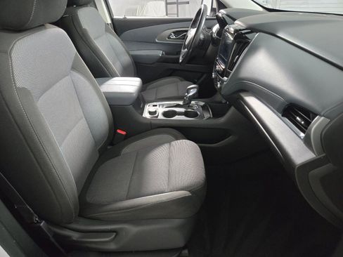 Used 2021 Chevrolet Traverse LT image 18