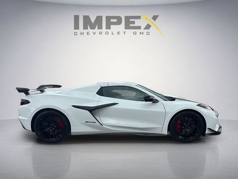 Used 2024 Chevrolet Corvette Z06 w/ Z07 Performance Package RWD image 8
