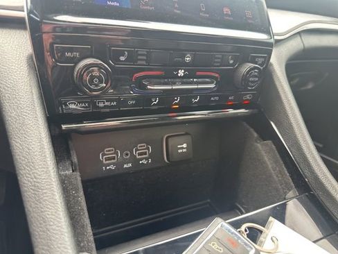 Used 2022 Jeep Grand Cherokee L Limited AWD/4WD image 45