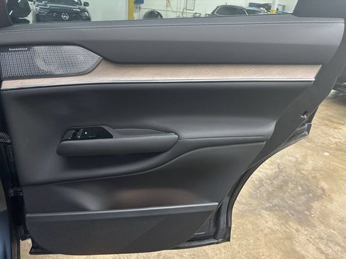 Certified 2025 Volvo EX90 Ultra AWD/4WD image 19
