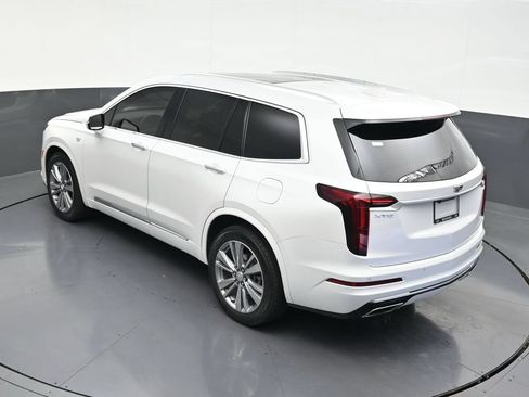 Used 2024 Cadillac XT6 Premium Luxury FWD image 18