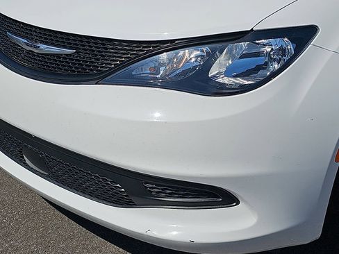 Used 2023 Chrysler Voyager LX image 34