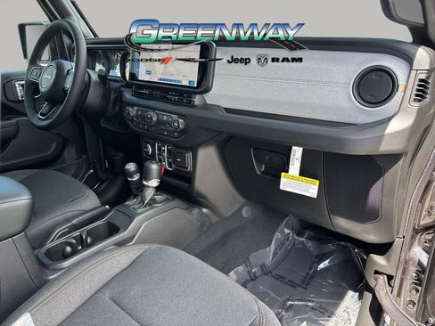 New 2025 Jeep Gladiator Sport image 10