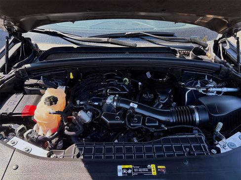 Used 2024 Jeep Grand Cherokee L Laredo image 31