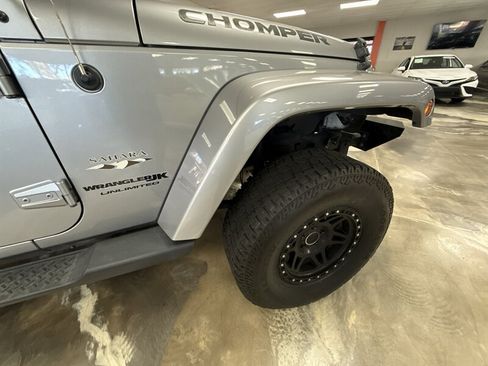 Used 2018 Jeep Wrangler Unlimited Sahara AWD/4WD image 9