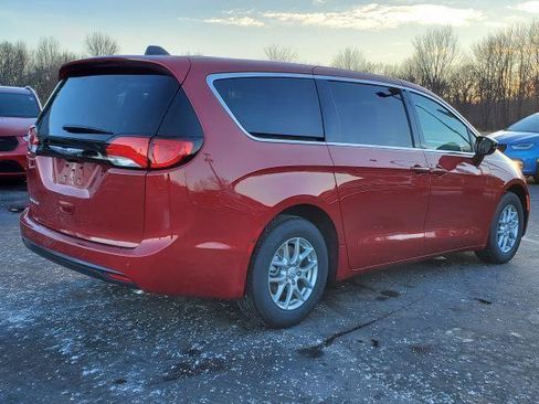 Used 2026 Chrysler Voyager LX FWD image 3