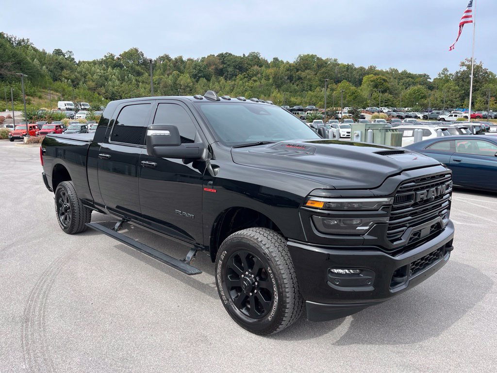 Used 2026 RAM 2500 Laramie AWD/4WD image 2