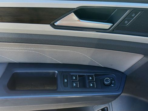 Used 2021 Volkswagen Atlas SE image 23