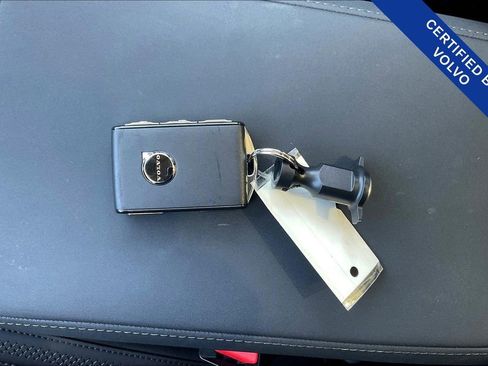 Certified 2025 Volvo XC90 B6 Plus image 12